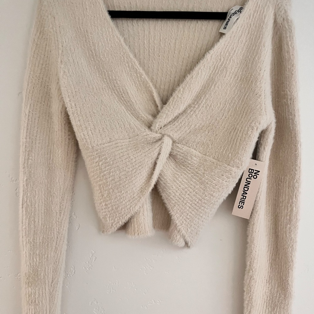 sweater - Picture 2 of 4